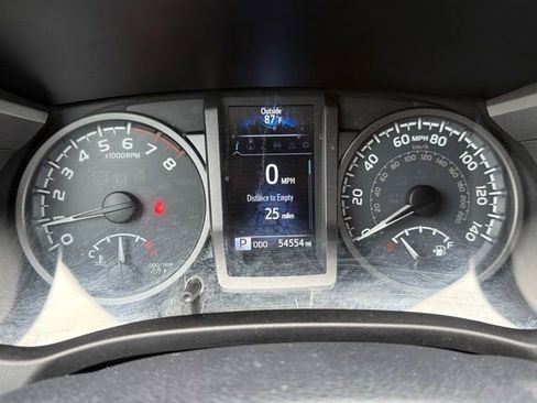Used 2018 Toyota Tacoma TRD Sport AWD/4WD image 33