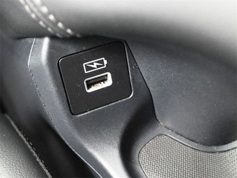 Used 2023 Honda HR-V EX-L image 9