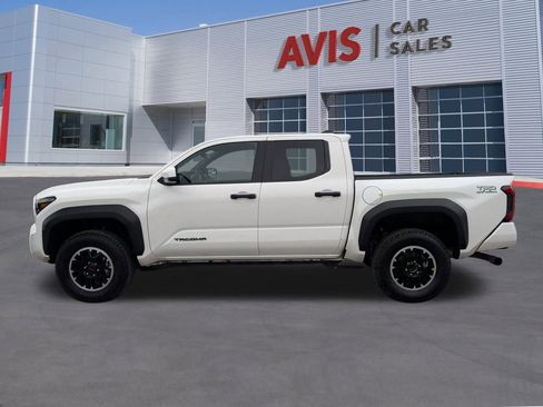 Used 2025 Toyota Tacoma TRD Off-Road image 2