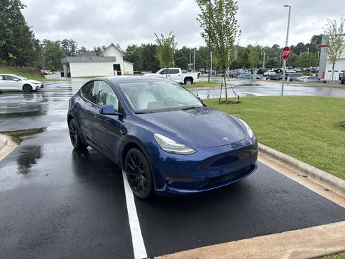 Used 2023 Tesla Model Y Long Range AWD/4WD image 2