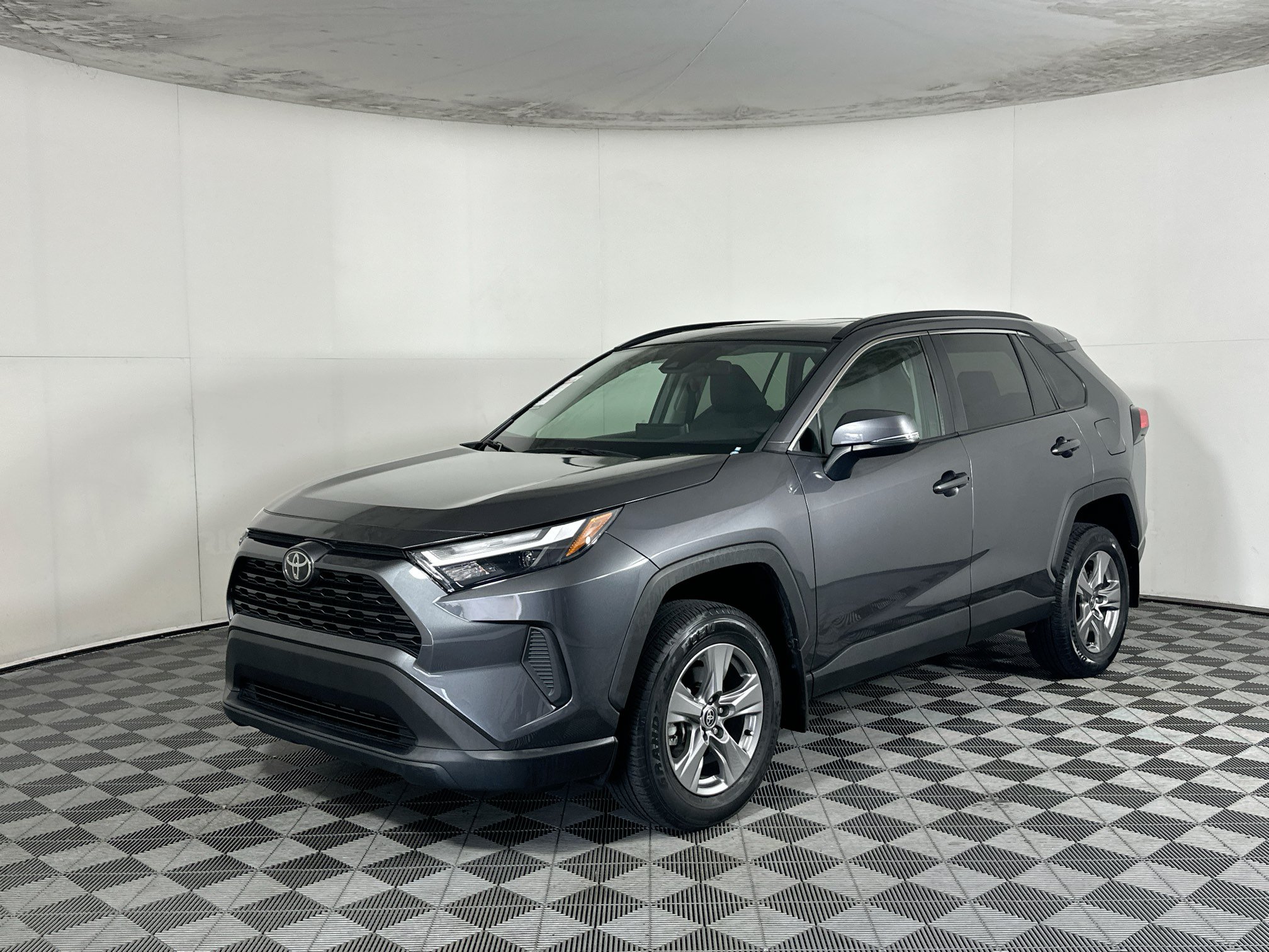 Used 2024 Toyota RAV4 XLE w/ Convenience Package FWD image 7