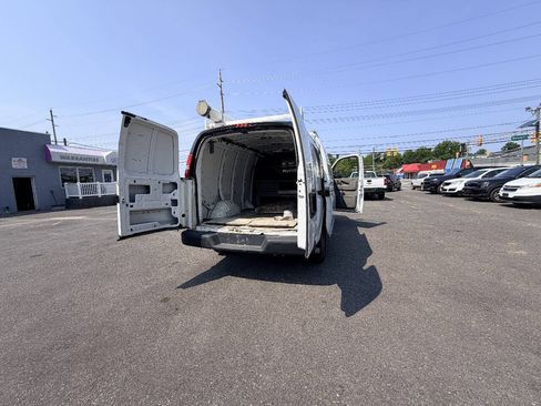 Used 2019 Chevrolet Express 3500 w/ Driver Convenience Package RWD image 19