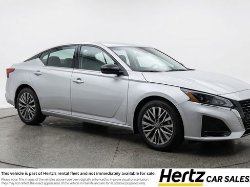 Used 2025 Nissan Altima 2.5 SV image 1