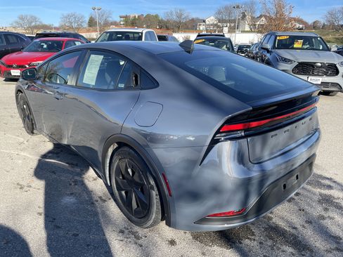 Used 2025 Toyota Prius LE image 7