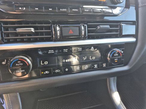 Used 2024 Nissan Pathfinder SL image 21