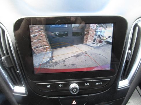 Used 2018 Chevrolet Malibu LT w/ Driver Confidence Package FWD image 22