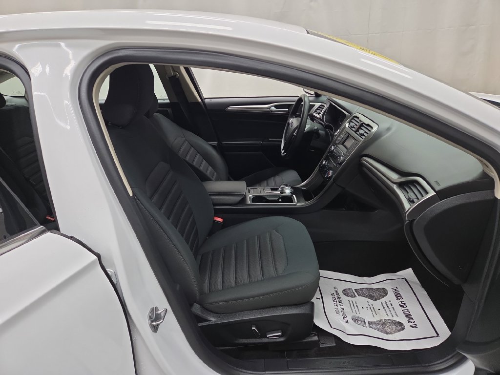 Used 2018 Ford Fusion SE FWD image 11
