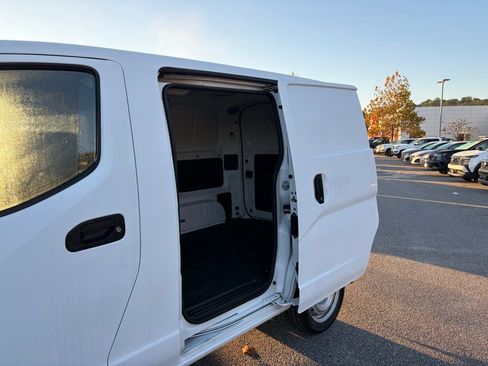 Certified 2020 Nissan NV200 S image 20