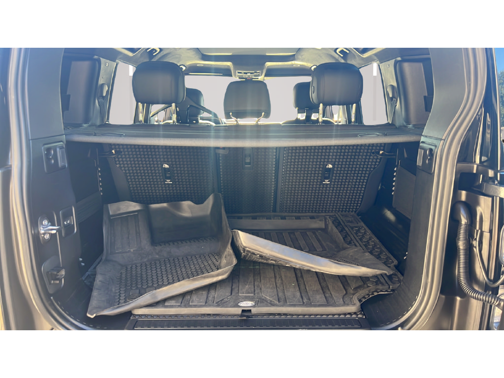 Used 2025 Land Rover Defender 110 X AWD/4WD image 17