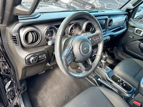 Used 2021 Jeep Gladiator Willys image 10