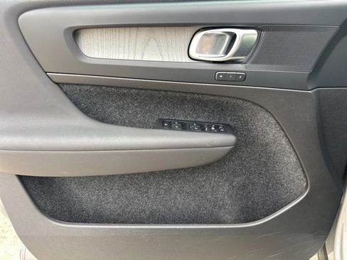 Certified 2025 Volvo XC40 B5 Core image 14