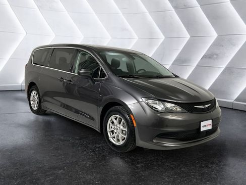Used 2023 Chrysler Voyager LX FWD image 1