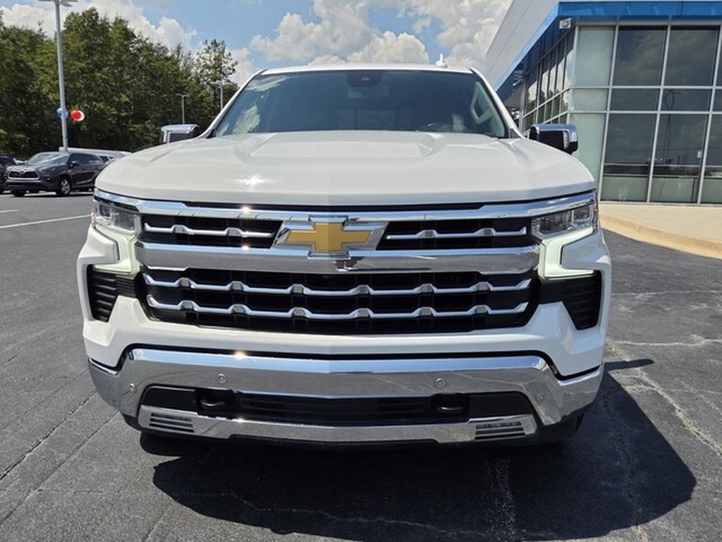 Used 2023 Chevrolet Silverado 1500 LTZ w/ LTZ Convenience Package II AWD/4WD image 2