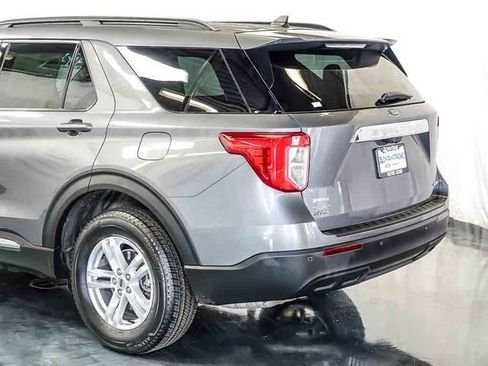Used 2022 Ford Explorer XLT AWD/4WD image 10