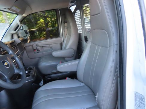 Used 2020 Chevrolet Express 2500 RWD image 6