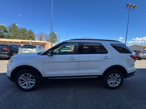 Used 2018 Ford Explorer XLT w/ Equipment Group 201A AWD/4WD image 4