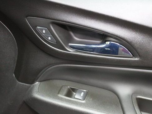 Used 2021 Chevrolet Equinox LT w/ LPO, Floor Liner Package image 9