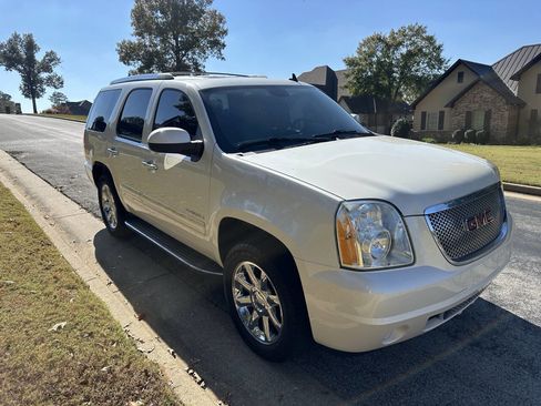 Used 2014 GMC Yukon Denali image 3
