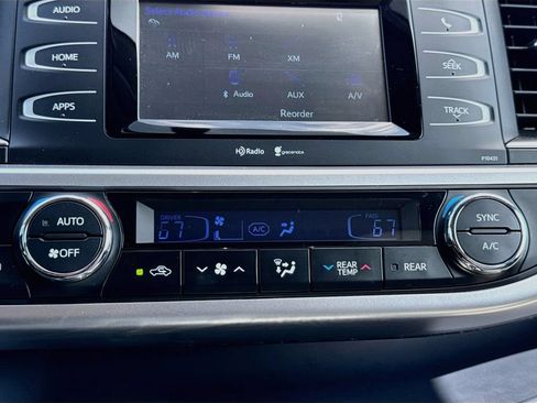 Used 2015 Toyota Highlander Plus FWD image 17
