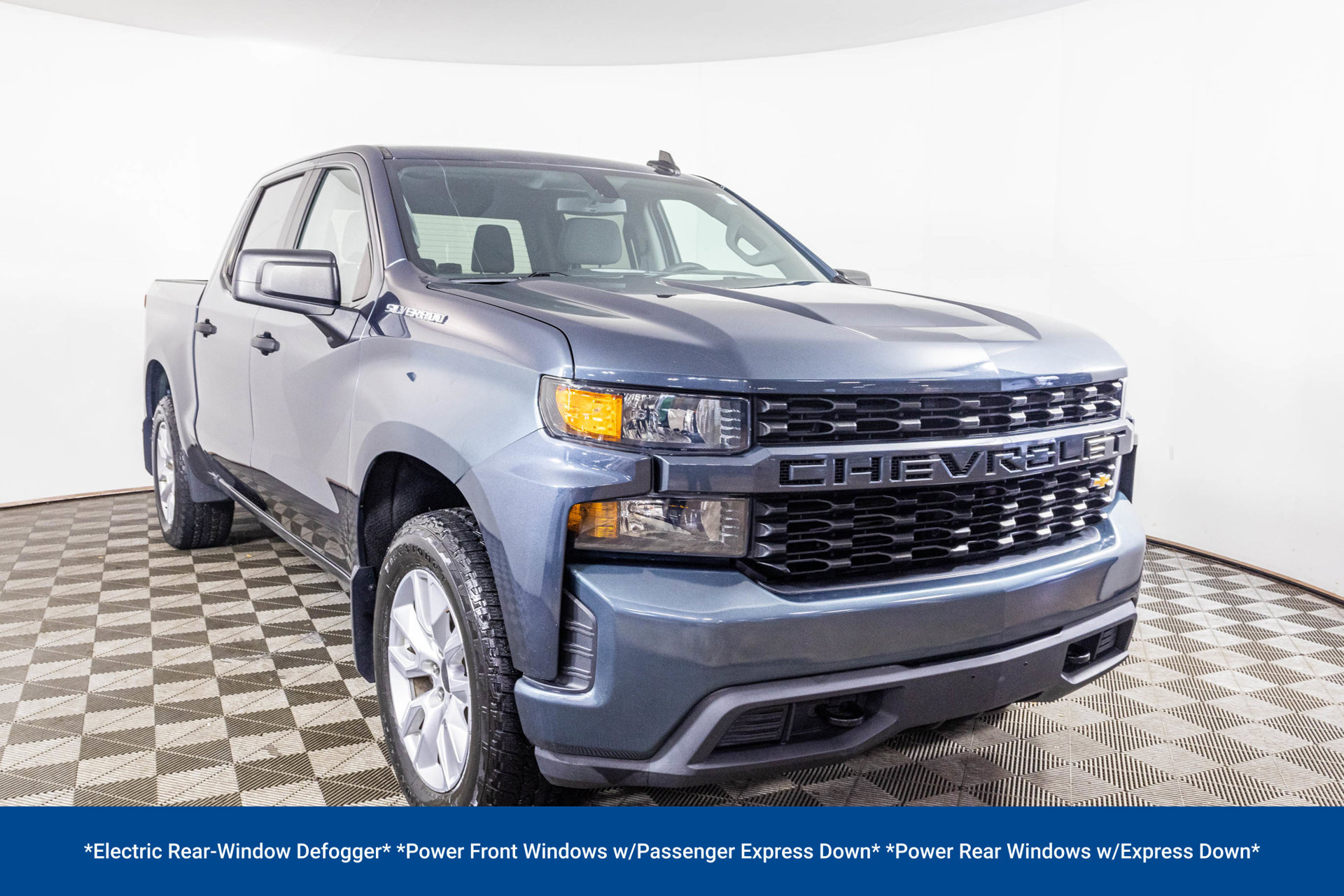 Used 2020 Chevrolet Silverado 1500 Custom w/ Custom Value Package AWD/4WD image 11