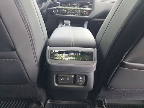 New 2026 Nissan Pathfinder Platinum AWD/4WD image 11