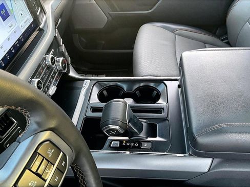 Used 2025 Ford F150 Lariat w/ Equipment Group 502A High image 15