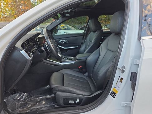 Used 2019 BMW 330i xDrive Sedan w/ Driving Assistance Package image 18