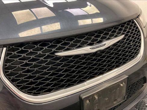 Used 2021 Chrysler Pacifica Touring-L w/ Uconnect Theater Family Group image 25