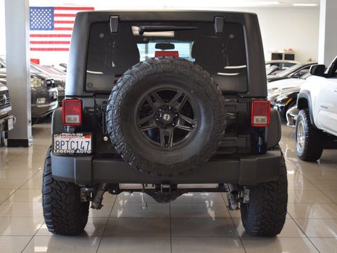 Used 2018 Jeep Wrangler Unlimited Sport S AWD/4WD image 42