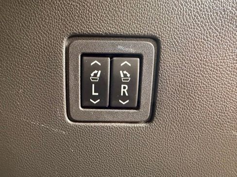 Used 2018 Chevrolet Traverse High Country AWD/4WD image 13