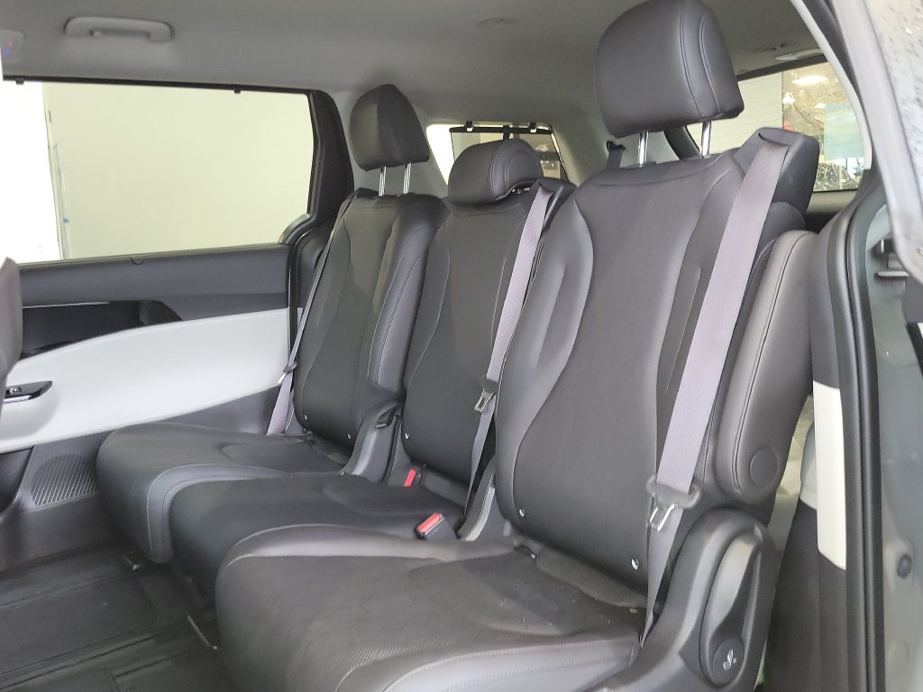 Certified 2024 Kia Carnival EX FWD image 11