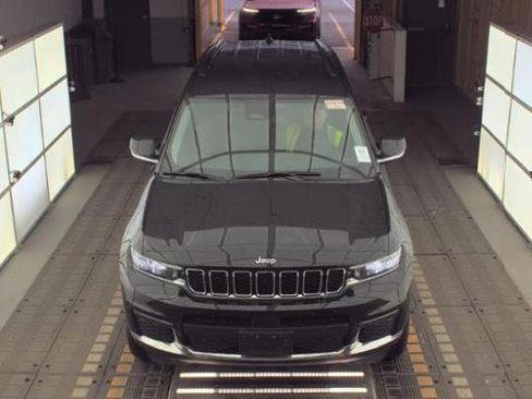 Used 2023 Jeep Grand Cherokee L Limited AWD/4WD image 2