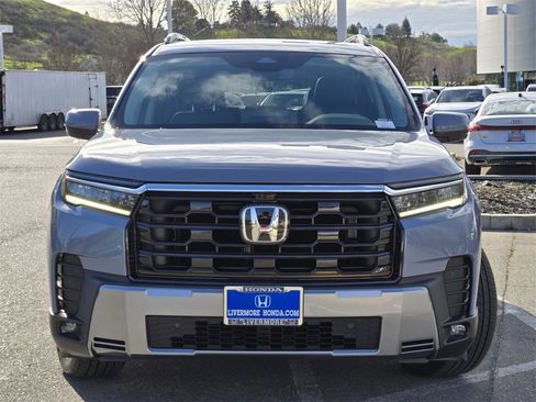 New 2026 Honda Pilot Touring image 2