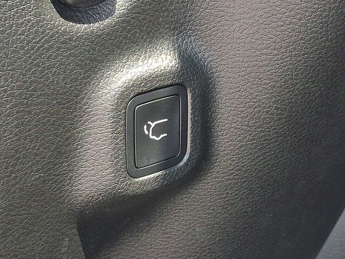 Used 2023 Jeep Compass High Altitude AWD/4WD image 32