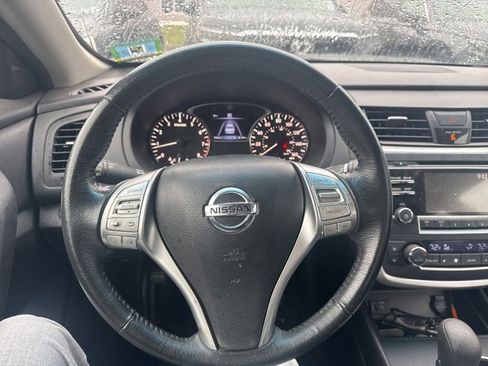 Used 2016 Nissan Altima 2.5 SV w/ Convenience Package image 9