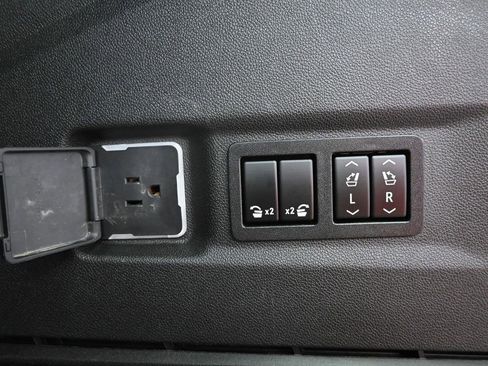 Used 2022 Chevrolet Suburban High Country w/ LPO, Illumination Package AWD/4WD image 34