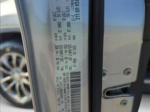 Used 2019 Jeep Cherokee Latitude Plus FWD image 26