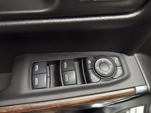 Used 2021 Chevrolet Silverado 1500 High Country w/ Technology Package image 13