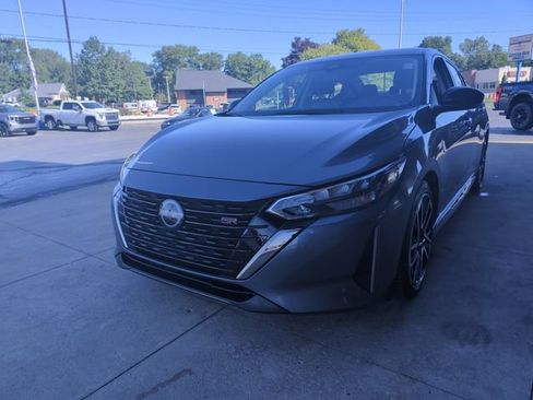 Used 2024 Nissan Sentra SR FWD image 3