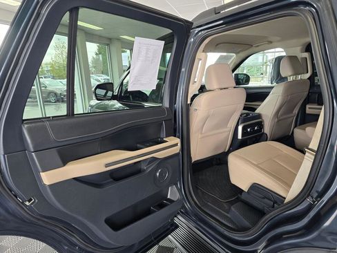 Used 2024 Ford Expedition XLT image 37