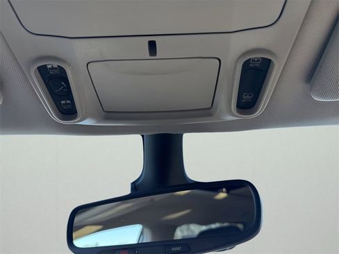 Used 2023 Chrysler Pacifica Limited image 34