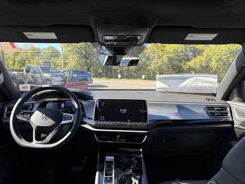 New 2026 Volkswagen Atlas Cross Sport SE image 13
