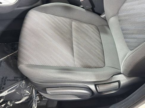 Used 2024 Kia Seltos LX AWD/4WD image 19