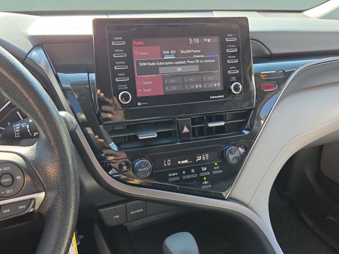 Used 2022 Toyota Camry LE image 21