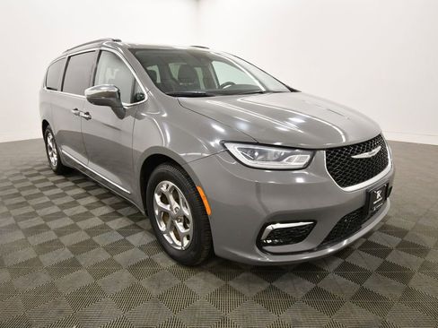 Used 2022 Chrysler Pacifica Limited image 10