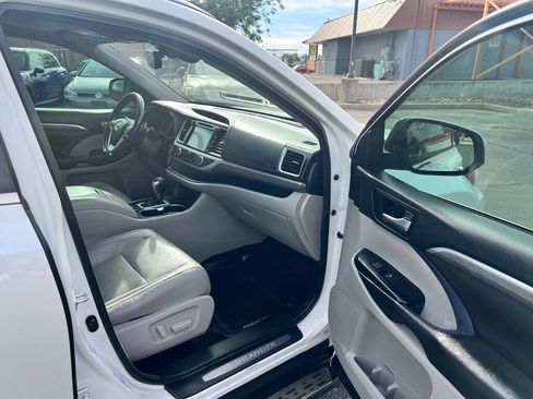 Used 2017 Toyota Highlander Limited AWD/4WD image 9