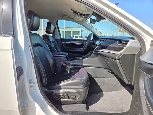 Used 2024 Jeep Grand Cherokee L Limited w/ Luxury Tech Group II RWD image 19