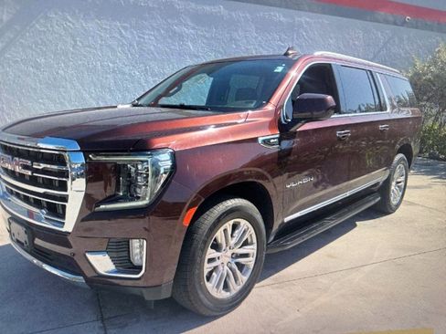 Used 2022 GMC Yukon XL SLT image 2