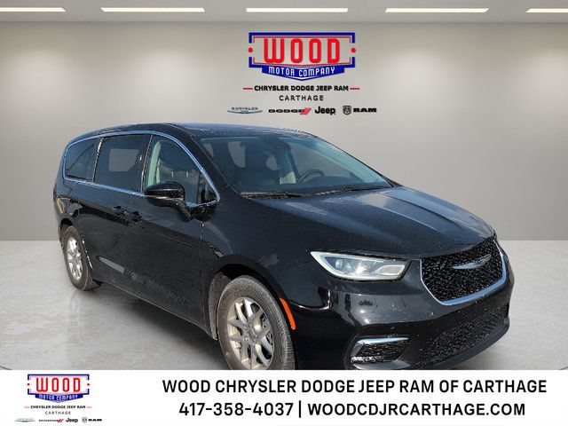 Used 2023 Chrysler Pacifica Touring-L FWD image 1
