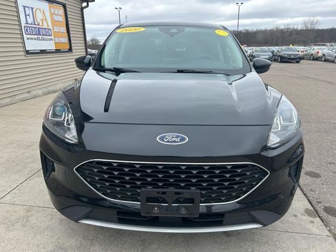 Used 2020 Ford Escape SE image 2